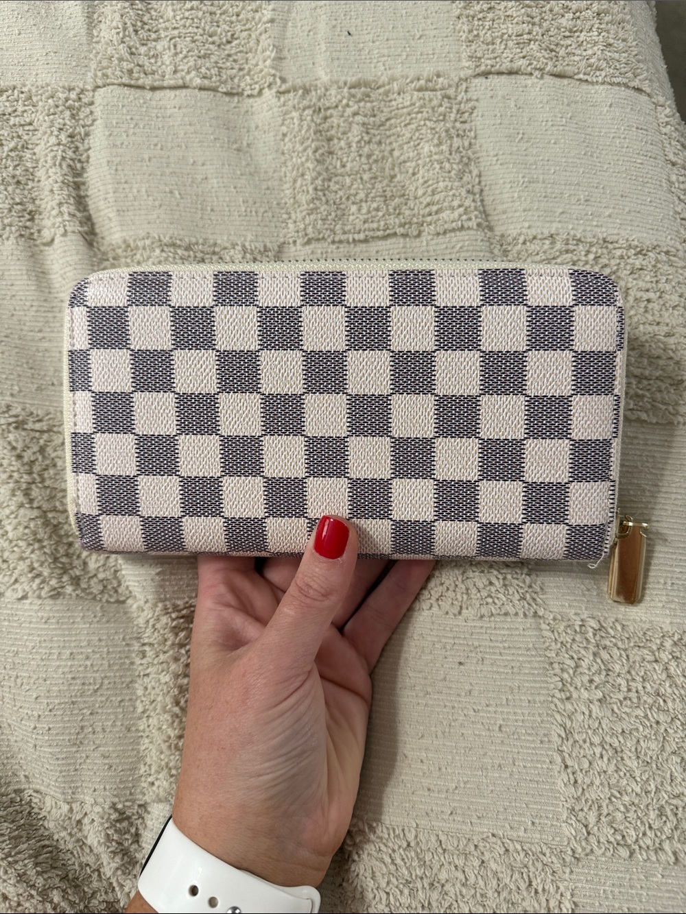 Daisy Rose Checked Zip Wallet in Cream and Gray